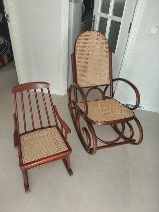 Mecedora de mimbre y madera