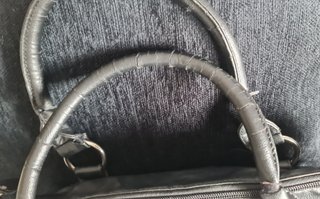 Bolso de pelo negro y gris