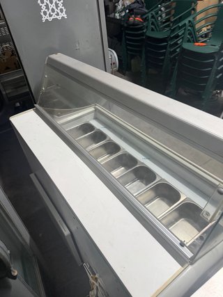 Vitrina expositora de helados en buen estado