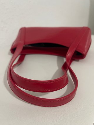 Bolso de hombro rojo