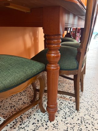 Mesa de comedor de madera y cristal