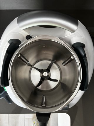 Thermomix TM5 con con accesorios sin estrenar
