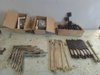 Lote herrajes carpintería aluminio y PVC