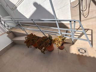Escalera metálica + barandilla regalo
