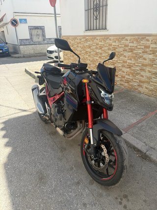 Honda Hornet 750 2023 limitada para A2 - 10.000 km