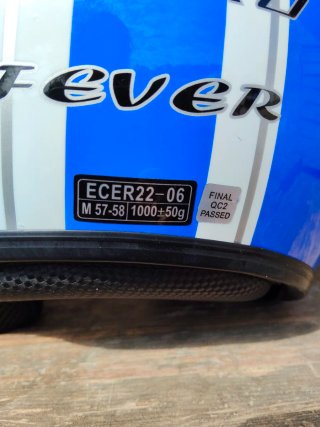 Cascos de moto azules con flor 70 los dos