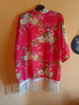 Kimono floral con flecos