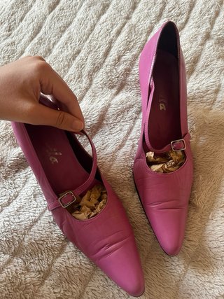 Zapatos de tacón de piel rosa