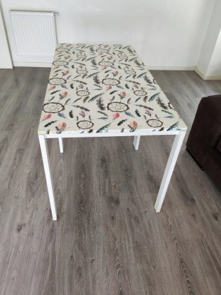 Mesa de comedor con diseño de atrapasueños