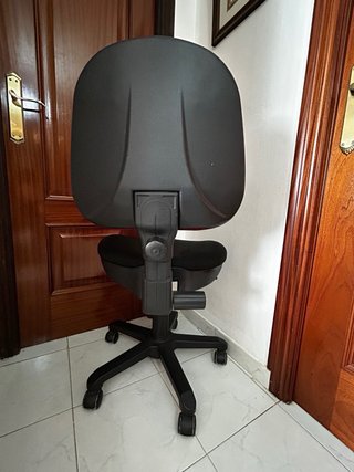 Silla de escritorio negra y roja