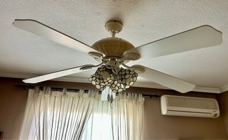 Ventilador de techo con 4 lámparas y tulipas