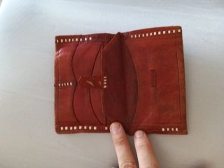 Cartera hippy cuero repujado, años 70