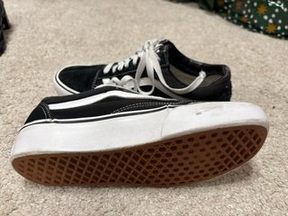 Zapatillas Vans Old Skool Negras Blancas