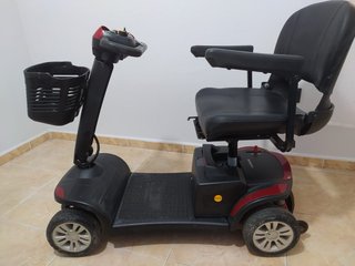 Moto eléctrica PMR negra y roja