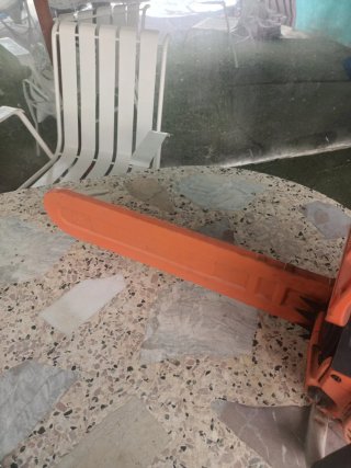 Motosierra Naranja y Negra