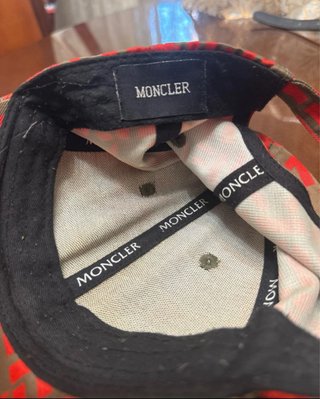 Cappello Moncler Logo Rosso Marrone