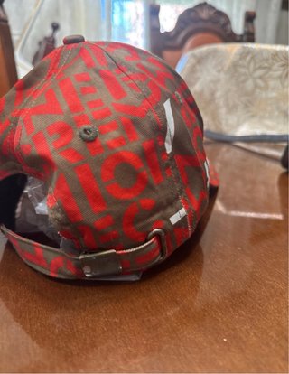 Cappello Moncler Logo Rosso Marrone