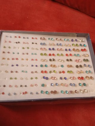 Caja de pendientes variados