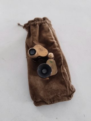 Prismáticos antiguos de teatro dorados y negros