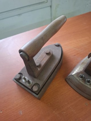 PLANCHAS ANTIGUAS DE HIERRO