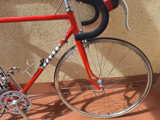 Bicicleta de carretera Zeus Roja