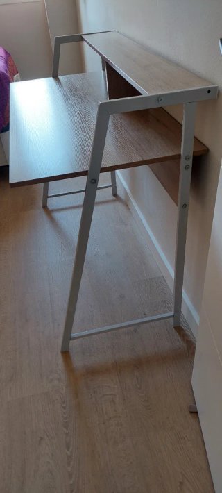 Escritorio madera y metal en perfecto estado.