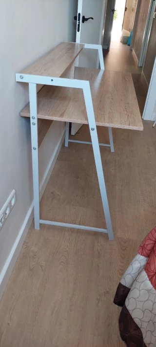 Escritorio madera y metal en perfecto estado.