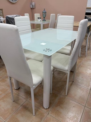 Mesa de comedor / cocina + 4 Sillas