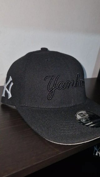 Gorra New York Yankees Semicurva Ajustable Negra