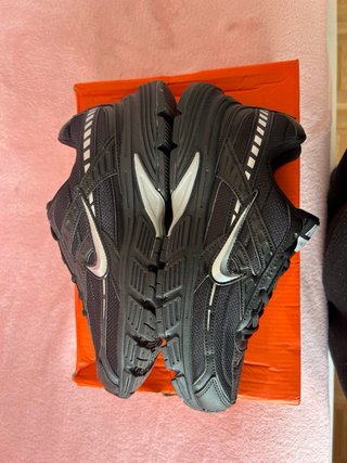 Zapatillas Nike Initiator Negras y Plateadas