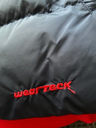 Chaleco deportivo negro y rojo