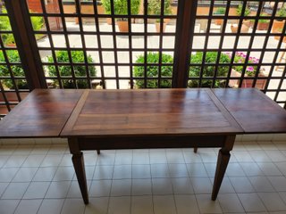 Tavolo Luigi XVI in legno massello
