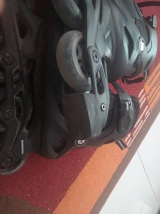 Patines en línea negros talla 38