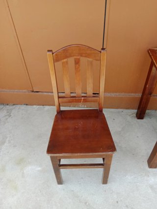 Sillas de madera maciza