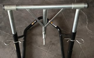 Caballete delantero para motocicletas.