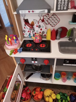 Cocina de juguete de madera con accesorios
