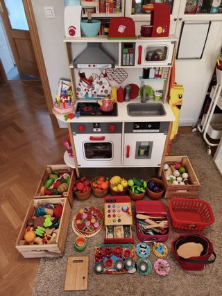Cocina de juguete de madera con accesorios