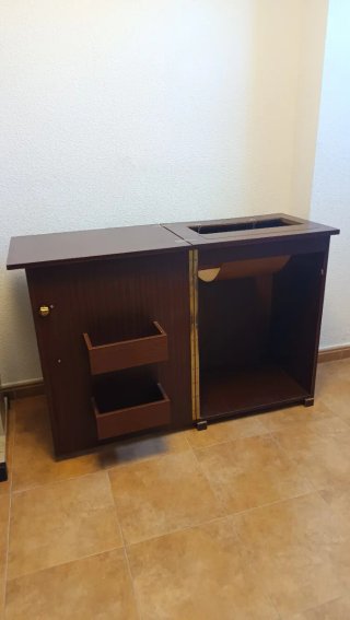 Mueble para máquina de coser de madera