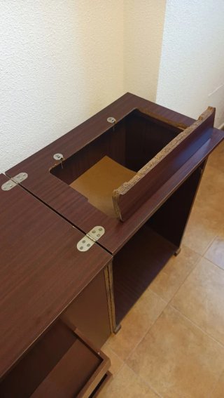 Mueble para máquina de coser de madera