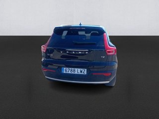 Volvo XC40 T2 Momentum Pro Auto 95 kW (129 CV)