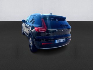 Volvo XC40 T2 Momentum Pro Auto 95 kW (129 CV)