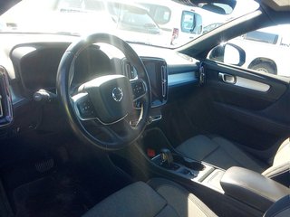 Volvo XC40 T2 Momentum Pro Auto 95 kW (129 CV)