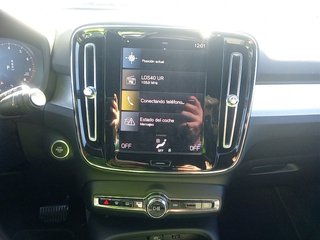 Volvo XC40 T2 Momentum Pro Auto 95 kW (129 CV)