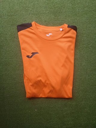 Camiseta deportiva Joma naranja y negra talla M
