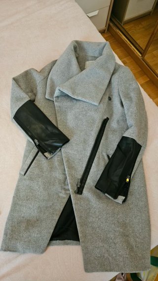 Abrigo amarillo elegante como nuevo