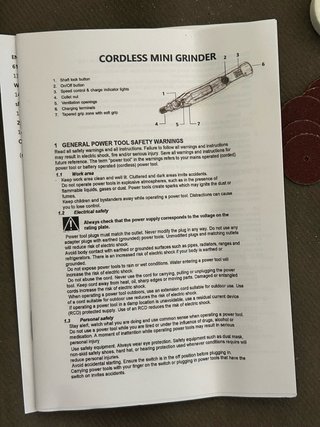 Mini taladro recargable con accesorios