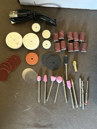 Mini taladro recargable con accesorios