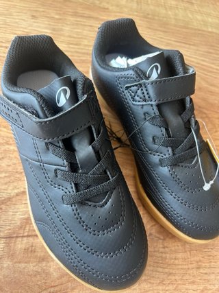 Botas fútbol sala niño, Decathlon T29 SIN USAR