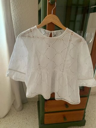 Blusa blanca con encaje