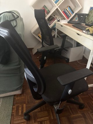 Silla de oficina ergonómica negra